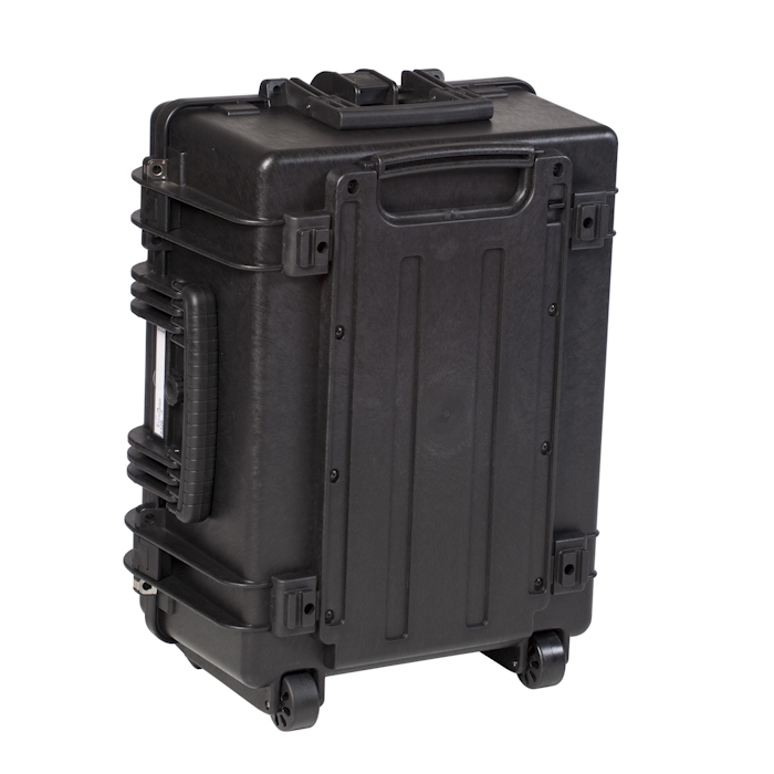 5326 B_BACK 1 Black Explorer case 5326 with wheels and handles, viewed from the back.