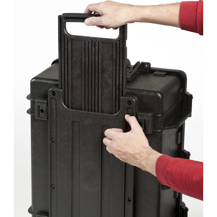 5326 B_DETAIL Pelican Explorer Case 5326 in black, showcasing a rugged design for secure storage and transport.