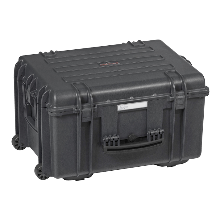 5833.B CLOSED 1 Closed black Explorer Case 5833 equipped with wheels and handles for easy carrying and travel.
