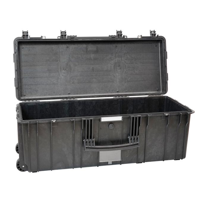 9433.B E Explorer 97433 black gun case with wheels and foam, ideal for safe and convenient firearm storage.